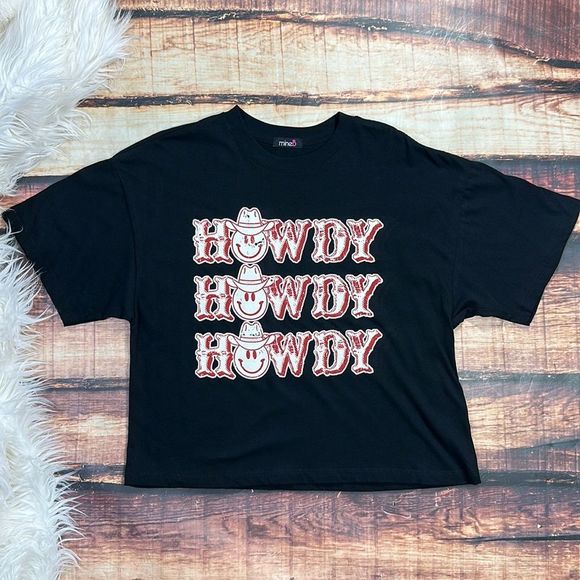 Tops - RELISTED Howdy Smiley Crop Top Graphic Tee